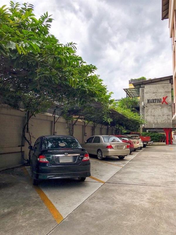 Matini Ratchada 32 Hotel Bangkok Exterior photo